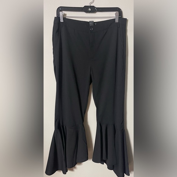 Black Pant Crop - Picture 2 of 3